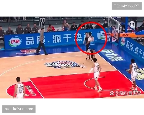 篮球空中对抗判罚的详细规则解读：如何区分合法与犯规？